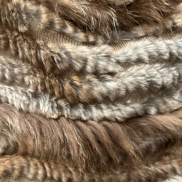 Beautiful Dolce Cabo Fur Pancho in Cream/ Brown color - Picture 3 of 7